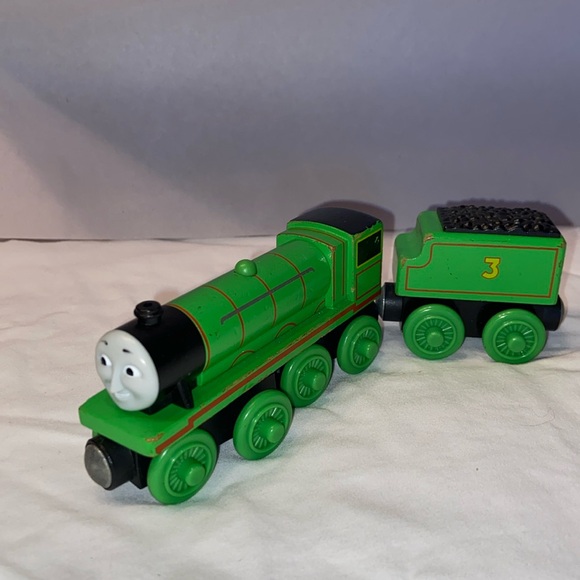 Thomas & Friends Wooden Railway Henry and his Tender Train Engine - Picture 1 of 9